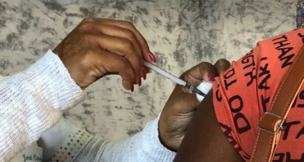 Covid: São Pedro da Aldeia vacina moradores com idade a partir de 21 anos a partir desta quarta (8)