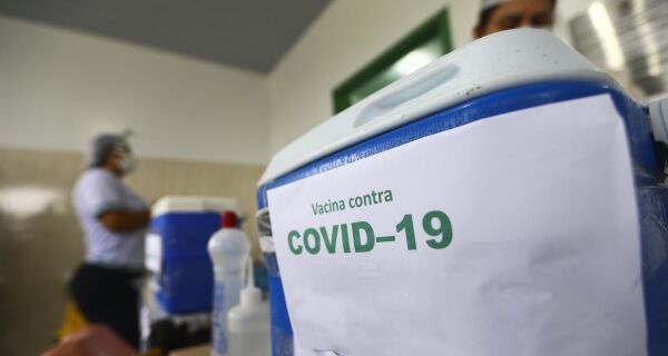 Brasil registra menor média móvel de mortes desde o início da pandemia
