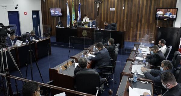 Câmara de Cabo Frio aprova mudança na Lei Orgânica que breca concessão do Mercado Sebastião Lan