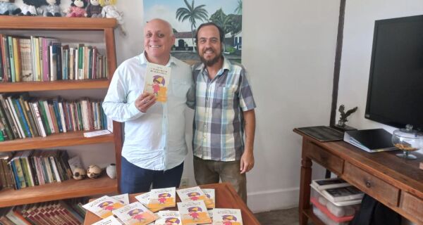 Exemplares do livro 'A Criança Debaixo do Guarda-Chuva' são entregues ao município de Búzios 

