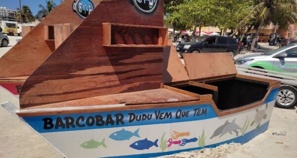Barco Bar vai substituir quiosques na Praia do Forno e nas Prainhas