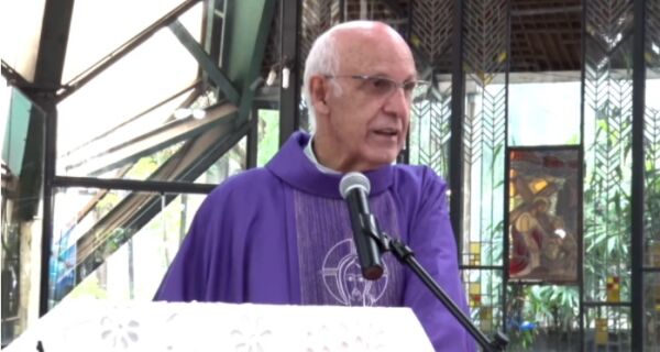 Padre Julio Lancelotti critica campanha que pede a moradores para que não deem esmolas em Búzios