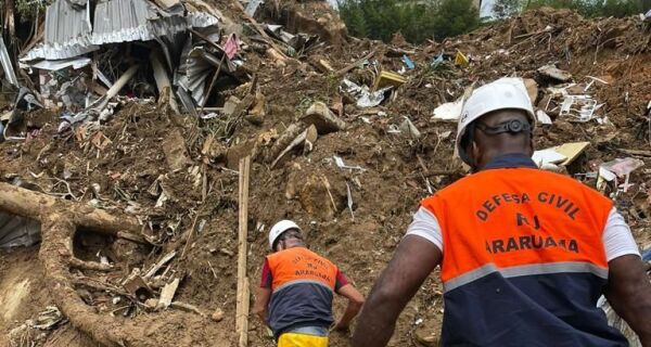 Araruama e Búzios enviam equipes da Defesa Civil para ajudar nas buscas em Petrópolis