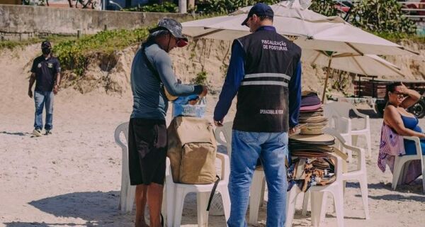 Fiscalização combate comércio ilegal nas praias e ruas de Cabo Frio 