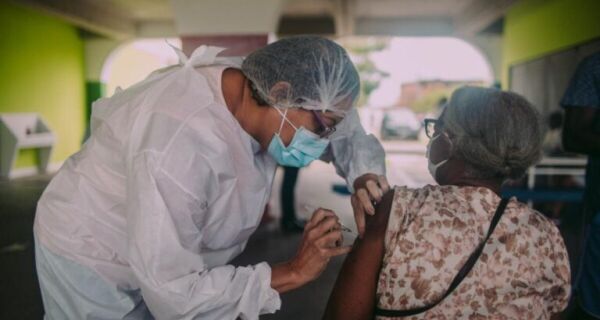 Mais de mil pessoas são imunizadas no mutirão de vacinação contra a Covid-19 em Cabo Fro