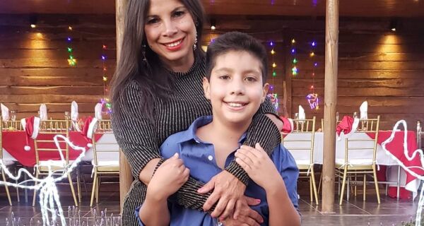 Criança atingida por sinalizador em jogo do Flamengo, no Chile, é filho de jornalista cabo-friense 