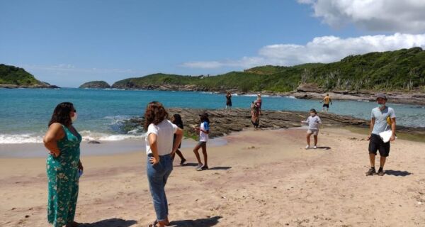 Prefeitura de Búzios formaliza adesão da Praia do Forno à candidatura no Programa Bandeira Azul