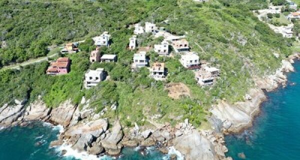 Justiça suspende licenças de obras dos imóveis no Pontal do Atalaia, em Arraial do Cabo 