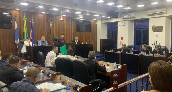 Plano de Cargos e Salários de Cabo Frio vira motivo de embate entre Bonifácio e servidores 