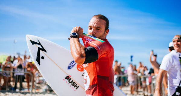 Mundial de Surfe em Saquarema: Caio Ibelli surfa um 'tubaço' nota 10