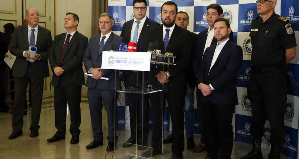 Governador reduz ICMS de combustíveis e dá prazo para o preço baixar nos postos