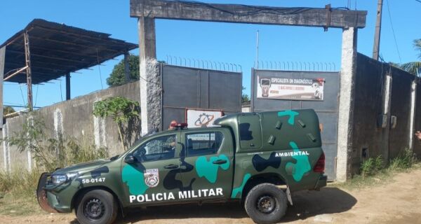 Polícia Ambiental fiscaliza lava jato em São Pedro da Aldeia após denúncia pelo Linha Verde