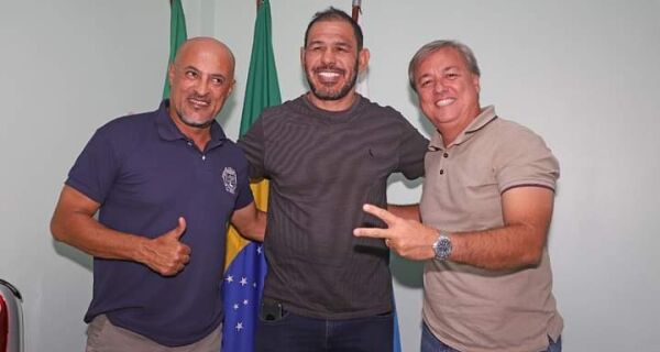 Prefeito de Búzios recebe ex-lutador de MMA Minotouro para debater projeto social