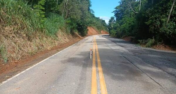 Serra do Mato Grosso, na RJ-106, é interditada devido às fortes chuvas