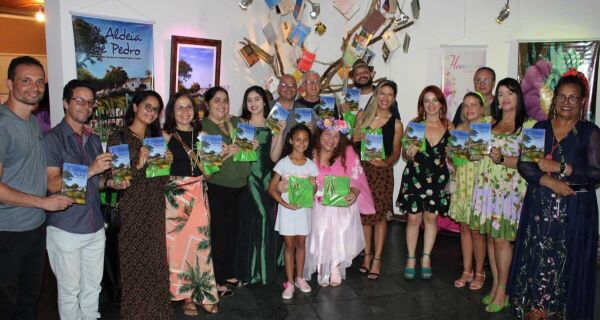 Feira Literária é aberta na Casa de Cultura Joaquim dos Santos, em São Pedro