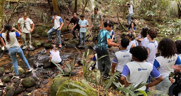 Alunos da rede pública de Macaé participam de vivência ambiental no Parque Atalaia