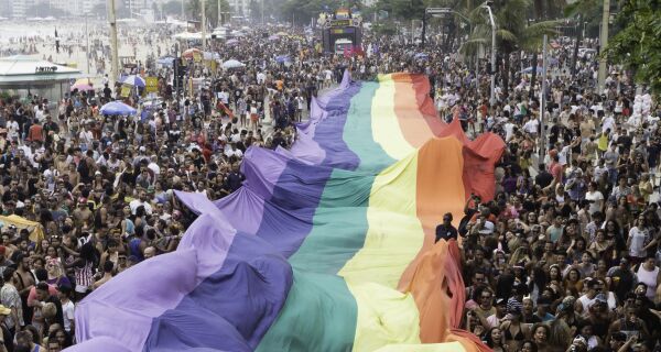 Parada LGBT de Copacabana reúne lideranças de Macaé e vários municípios do interior