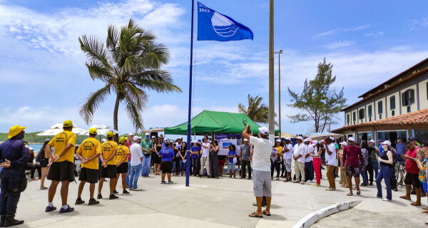 Bandeira Azul é hasteada pela quinta vez na Praia do Peró, em Cabo Frio