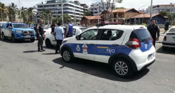 Prefeitura de Cabo Frio coíbe ação de flanelinhas na orla da Praia do Forte