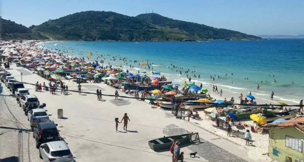 MPF cumpre ação de ordenamento na Prainha, em Arraial do Cabo