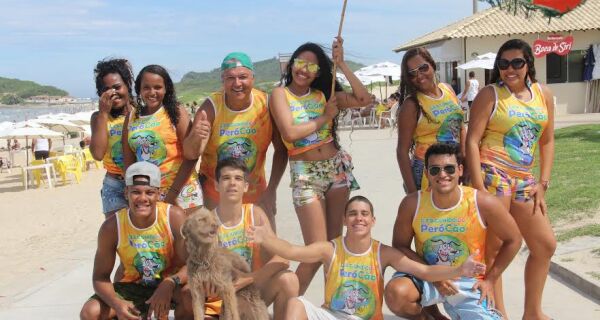 Cariocas fazem o carnaval do Perócão, em Cabo Frio