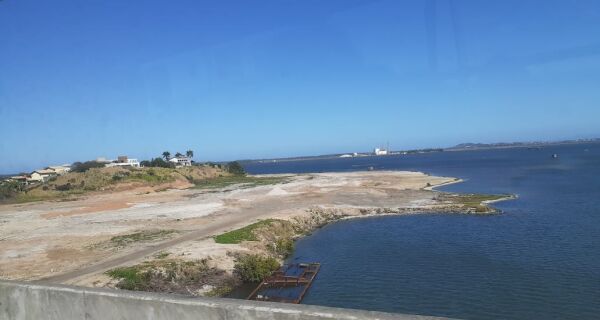Ambientalistas questionam degradação às margens da Lagoa de Araruama