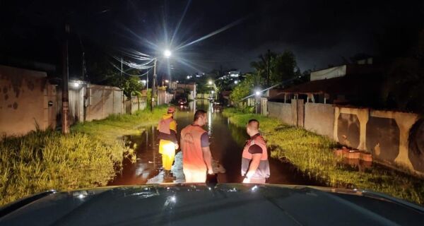 Chuva forte deixa quatro cidades da região alagadas