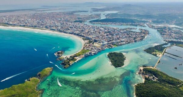 Entorno da Ilha do Japonês, em Cabo Frio, segue impróprio para banho