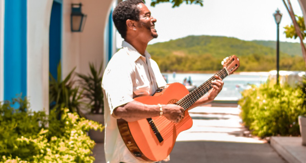 Projeto "É coisa Nossa" leva ao Charitas, em Cabo Frio, produções audiovisuais de músicos 