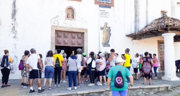 Mart promove visita educativa em comemoração aos 42 anos do espaço