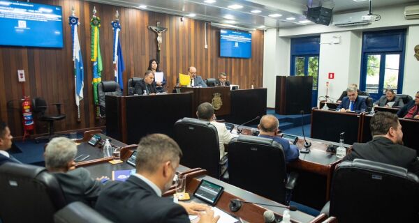 Câmara de Cabo Frio aprova que prefeitura pegue empréstimo para pagar servidores