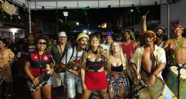 Blocos alternativos levam diversidade e crítica social ao carnaval de Cabo Frio