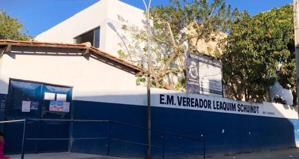 Pais de alunos denunciam falta de estrutura nas escolas municipais de Cabo Frio