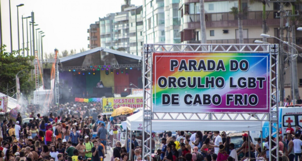 Mudanças na Parada LGBT de Cabo Frio tramitam na Câmara e viram alvo de protestos