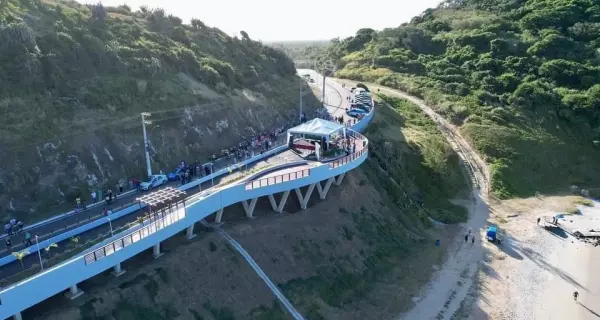 Mirante da Prainha vira alvo de críticas: "Destruiu a vista mais impactante de Arraial do Cabo"