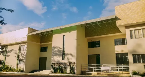 Em Cabo Frio, servidores da Educação denunciam que estão recebendo menos do que o salário mínimo