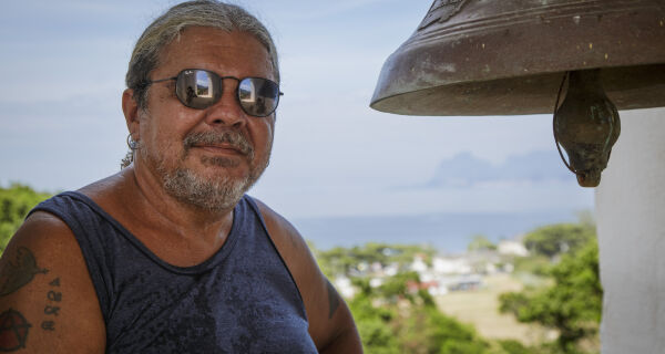 Sophia Editora lança 'Praia de Itaipu  histórias de um paraíso errante', de Victor Andrade de Melo