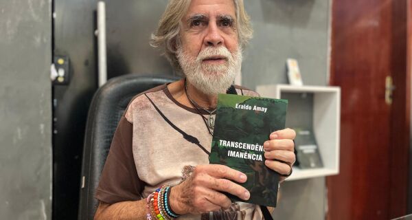 'Transcendência imanência': Eraldo Amay lança obra poética em Arraial do Cabo