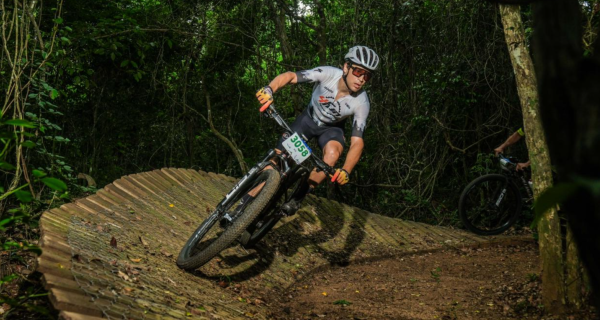 Maior circuito off-road do mundo, XTERRA volta a Búzios com trilhas à beira-mar