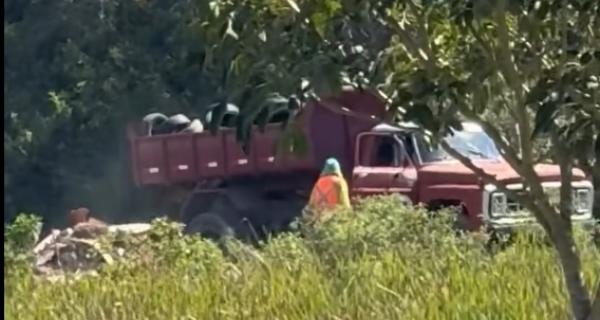 Descarte de lixo na Fazenda Campos Novos, em Cabo Frio, vira caso de polícia