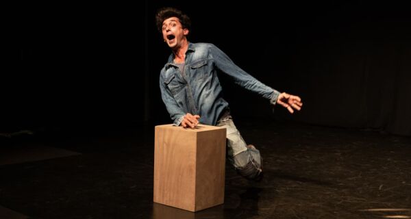 Região dos Lagos recebe espetáculo teatral que questiona a desigualdade