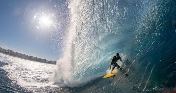 Éric Rebière fica perto de se tornar o primeiro surfista a completar uma trilogia de ficção original