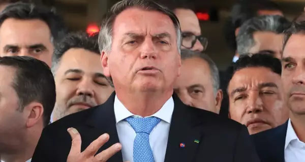 Termina cirurgia de Bolsonaro para bloquear nervo do diafragma