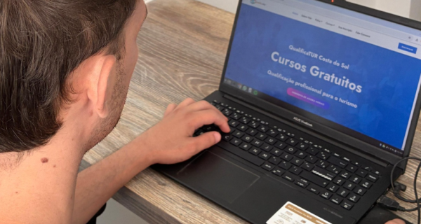 Qualificatur Costa do Sol inicia aulas EAD em Búzios; Arraial do Cabo segue com inscrições
