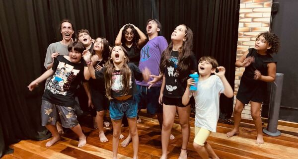 Fim de semana tem espetáculos de improviso no Teatro Quintal, em Cabo Frio