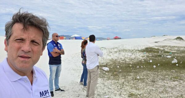 MPF flagra lixo e barracas irregulares na orla da Praia do Forte, em Cabo Frio