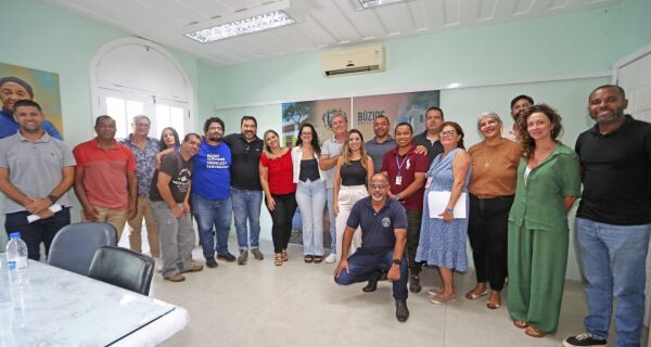 Plano de carreira de Búzios avança, mas trava em pagamento por escolaridade após um ano