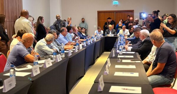 Prefeitos convocam audiência na Alerj para barrar redistribuição de royalties