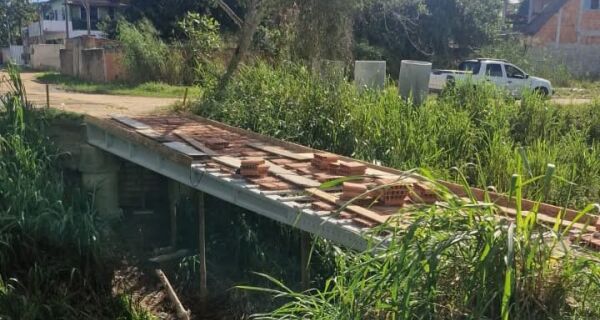 Prefeitura de Araruama paralisa obra ilegal e anuncia licitação para quatro novas pontes de concreto