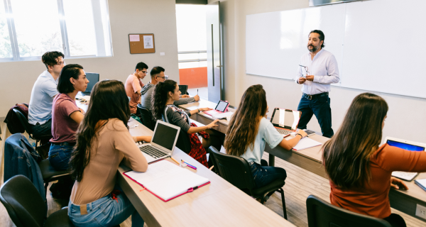 Projeto "Interlinhas" lança concurso de redação para estudantes do ensino médio em Cabo Frio